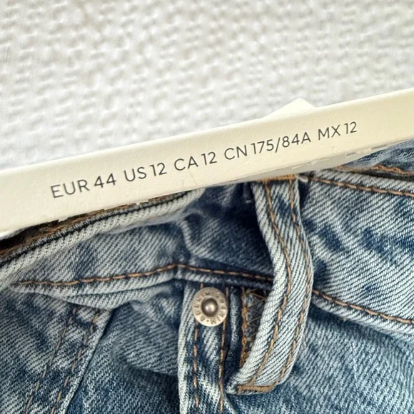 NWT H&M Light washed high waisted Wide leg cropped jeans size 12 - Picture 7 of 10